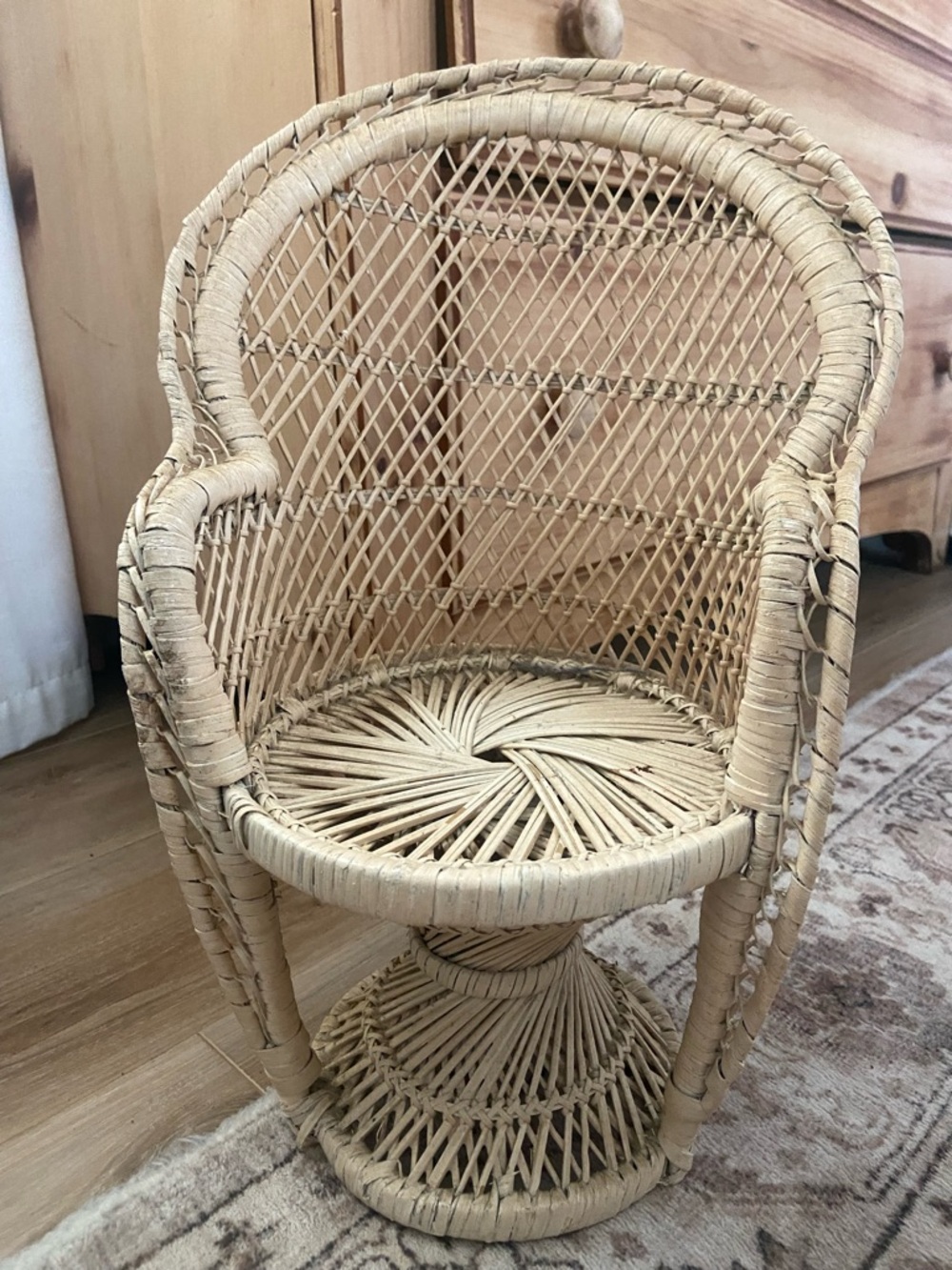 Mini rattan chair